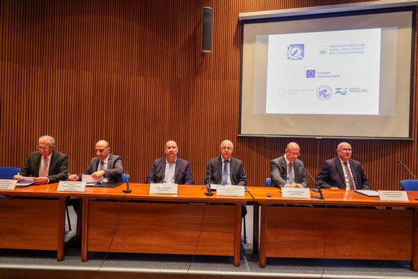 Στυγμιότυπο από την υπογραφή της σύμβασης χρηματοδότησης