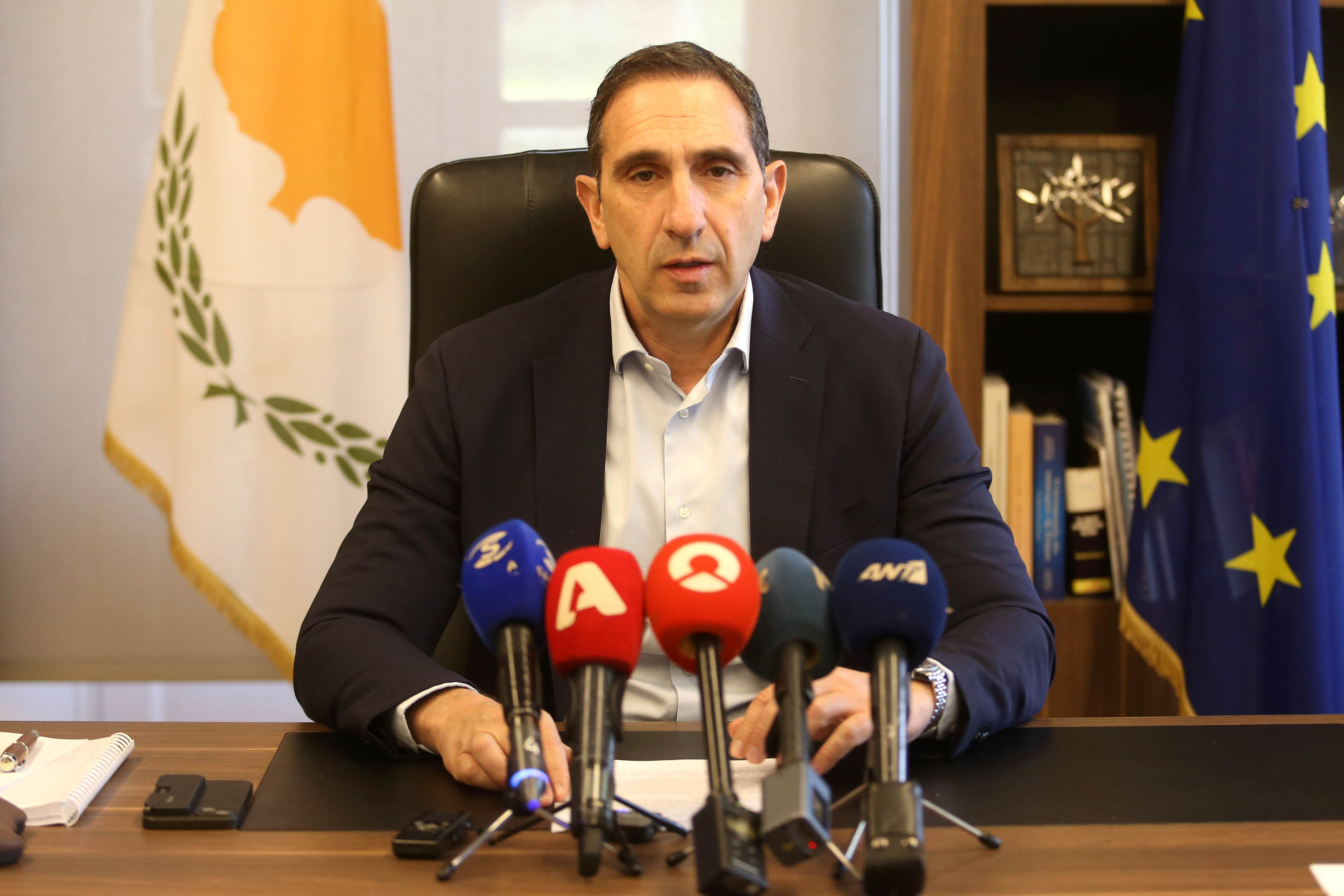 Ο Υπουργός Εσωτερικών Κωνσταντίνος Ιωάννου κάνει δηλώσεις