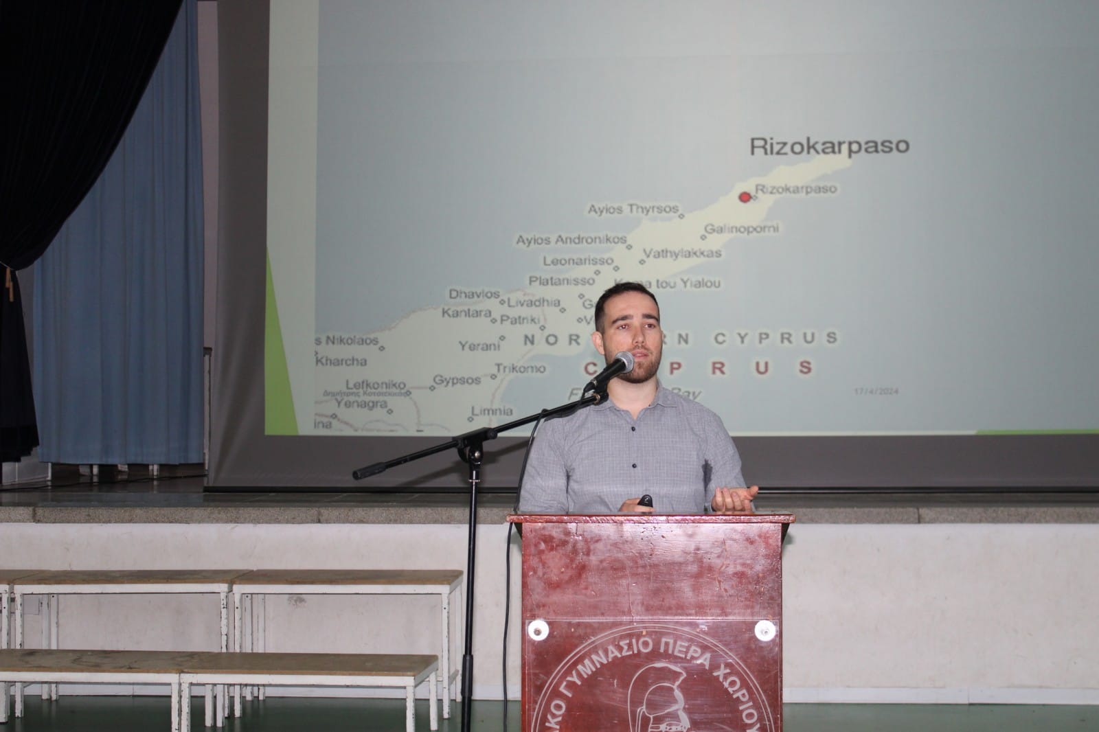 Ο Δημήτης Κοτσιεκκάς μιλά στους μαθητές του Περιφερειακού Γυμνασίου Πέρα Χωριού - Νήσου